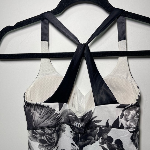 Lululemon Women’s Daily Practice Black white Floral Tank top in US 4 - Picture 8 of 10